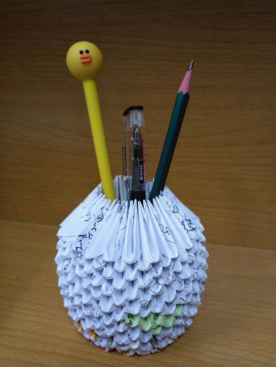 纸菠萝笔筒底座怎么叠图片
