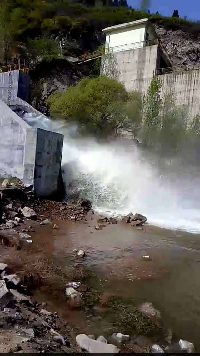 祁县:看看子洪水库开闸放水的壮观场面