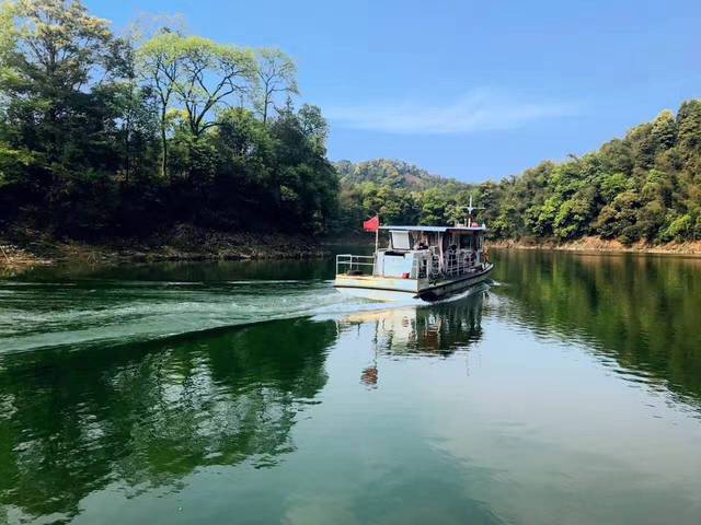 在花岩溪回味乡愁