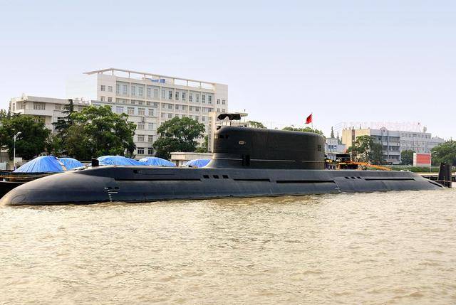 常规潜艇之王下水,它就是中国第五代043清级潜艇