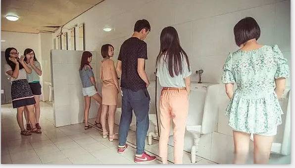厕所不分男女,男女可以一起进去这种奇葩厕所在咱泰州出现啦!