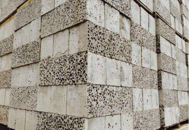 混凝土多孔砖有哪些特性?对施工有何要求?