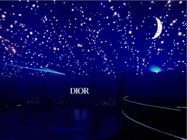 现场倾情呈现迪奥2017秋冬成衣系列 全球首发"dior moon"系列lady