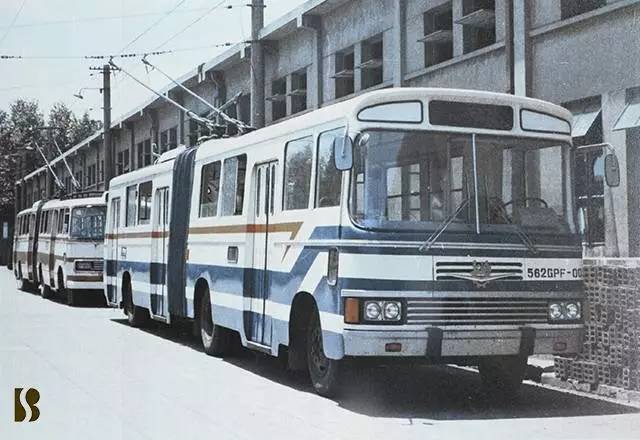 【记忆】原来三十年前有那么多五颜六色的公交车!你乘过哪些?