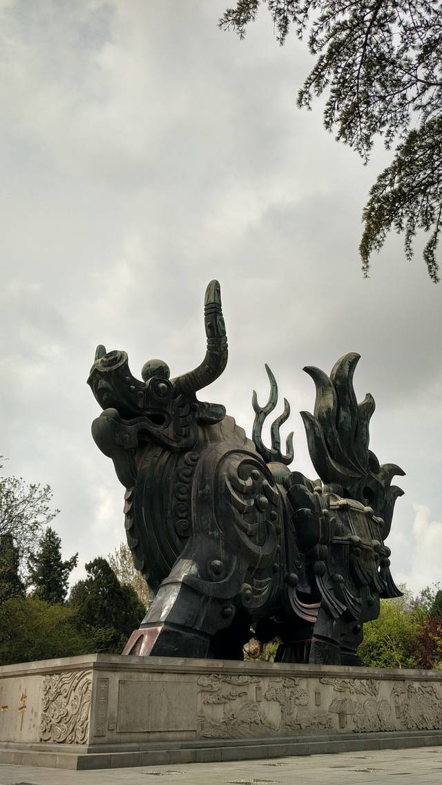 天下第一牛雕像,取材金牛传说,韩美林设计