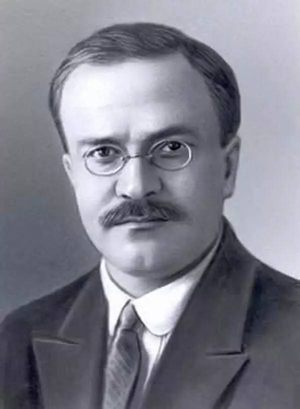 莫洛托夫,时任苏联总理,斯大林官僚体系中的第二号人物,两度出任