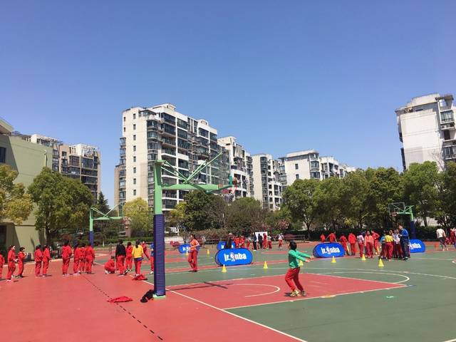 建平实验小学居家桥图片