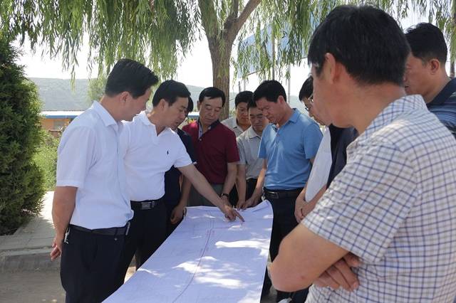 静宁县领导调研污水处理厂及垃圾填埋场建设工作