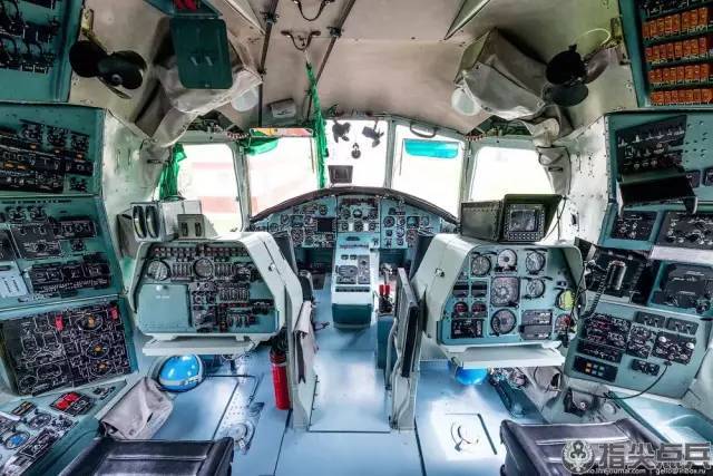 米26直升机驾驶室图片