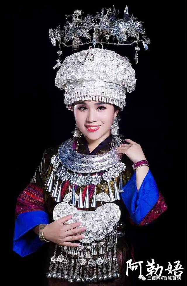 朵久央,出生于贵州省黔东南雷山县 ,中国著名原创女歌手,号称苗族