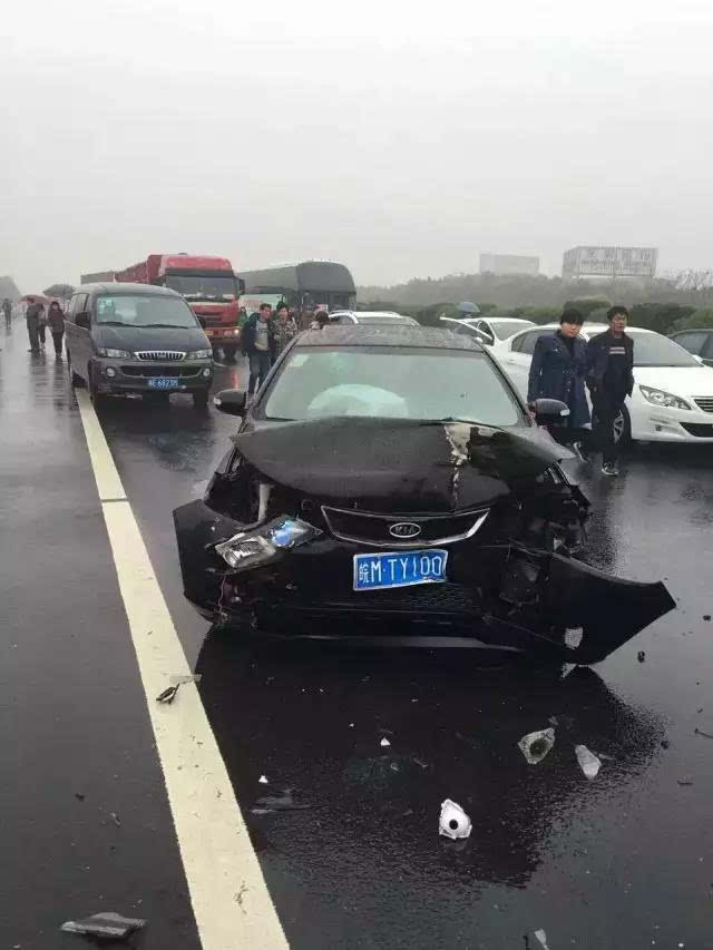 沪武高速常州段车祸图片