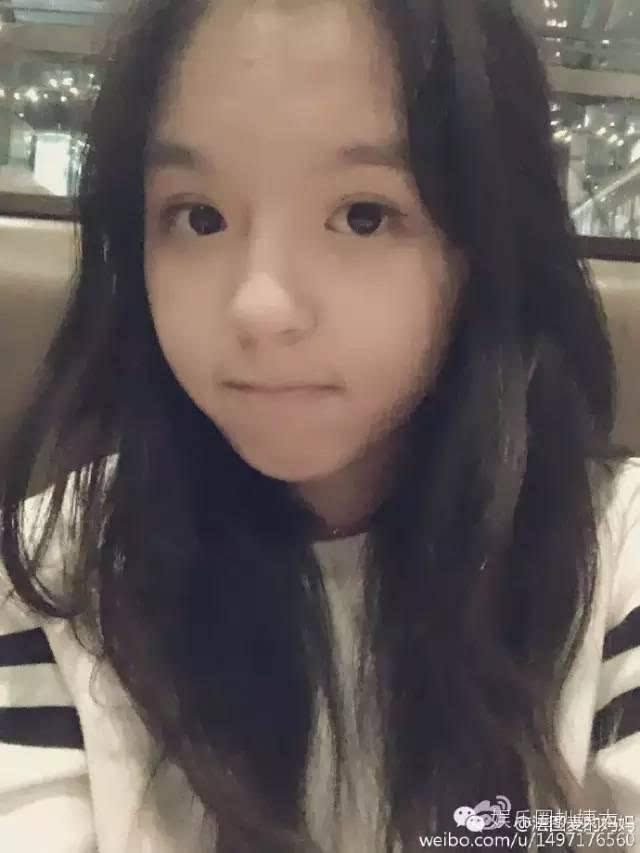 李咏女儿从小被网友嘲笑长得丑,如今14岁的她已经