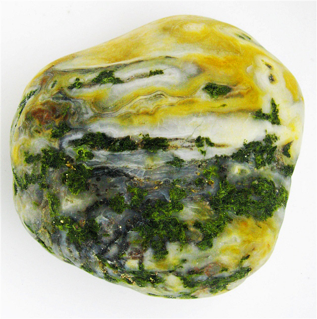 三是绿色雨花石最为丰富,绿色雨花石一向被认为雨花石中的稀色,有