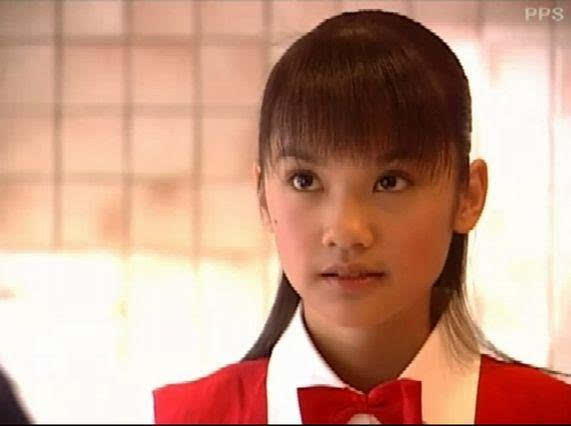 看过杨丞琳出道的样子 但是小时候的李荣浩是这样