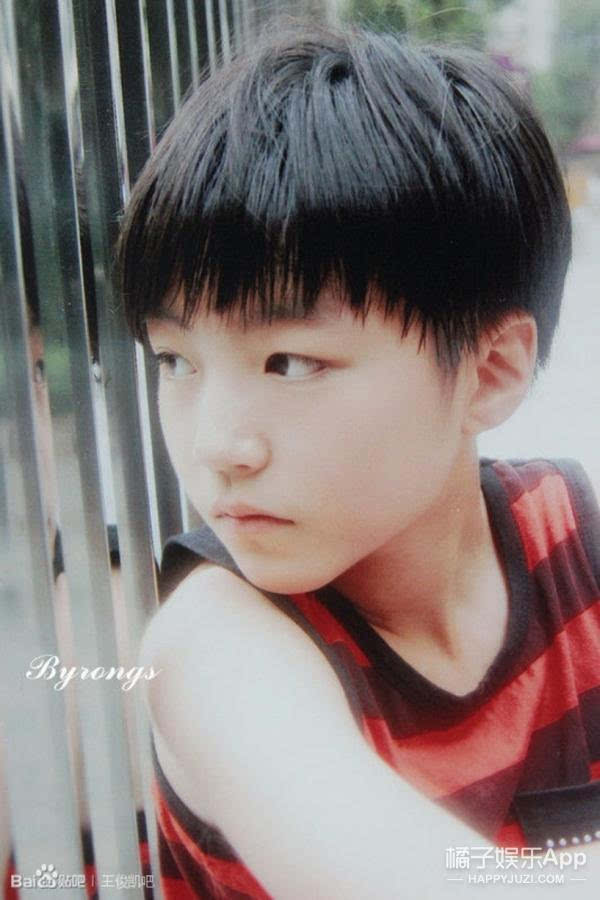 现在再一看王俊凯小时候的照片,真的是好淳朴的一个小男孩啊