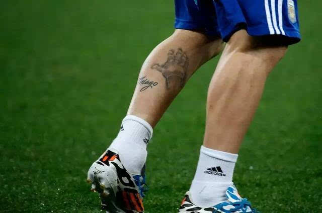一年多后,2014年底 梅西对左腿的纹身图案进行了再度创作