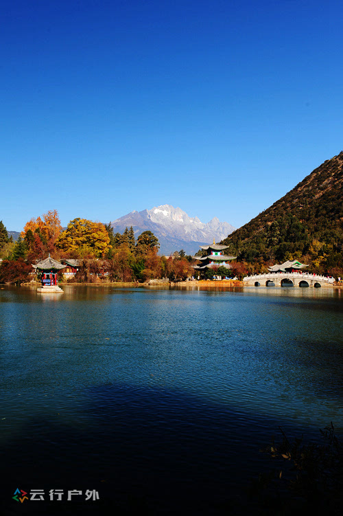 麗江十大必去景點—麗江古城之源秋冬黑龍潭風光