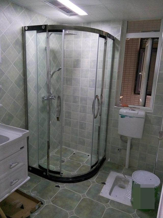 淋浴房装蹲便器效果图图片
