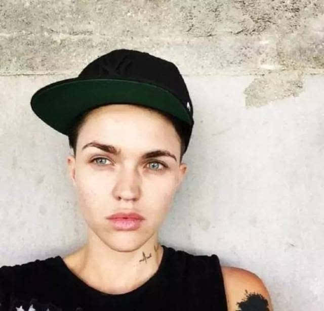 鲁比·洛斯 (ruby rose) 是澳大利亚电台dj 超模 mtv主持人, 公开