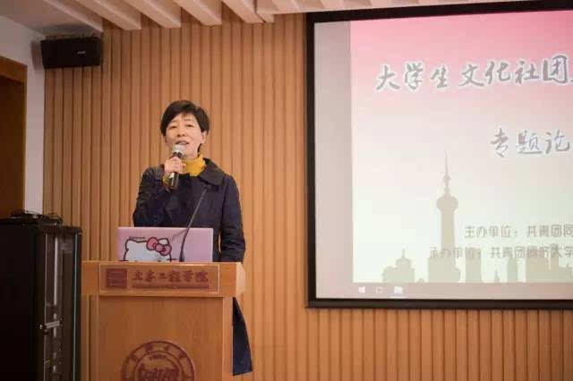 上午主论坛由来自同济大学土木工程学院的龚韵霁老师主持,五位来自不