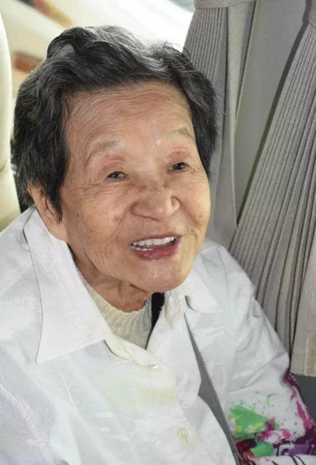87岁中国第一代钢琴家巫漪丽回龙川了