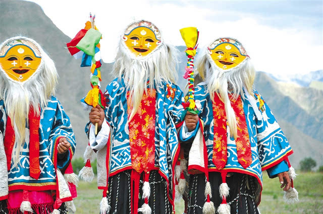 雅砻扎西雪巴藏戏中的温巴面具
