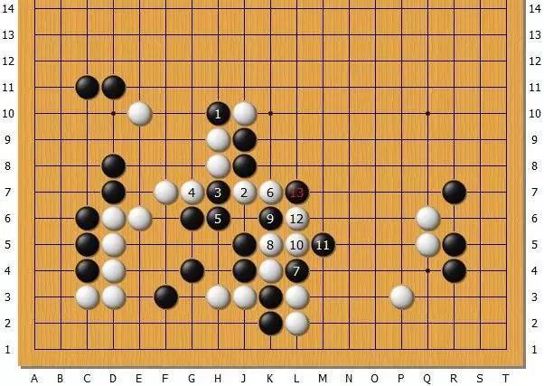 【图12】黑棋简单应一手,白飞过来攻击黑棋,由于白这颗子的存在