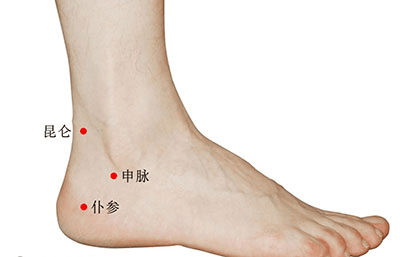 腳上2個神奇的治失眠的穴位,幫你省下用藥錢