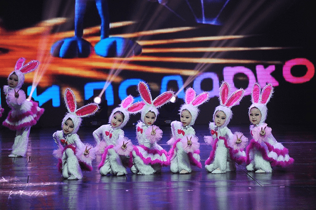 十八般舞艺辽宁省少年儿童联欢会引来阵阵掌声