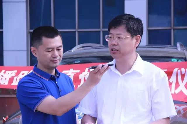 唐山广播电视台党委书记,台长王树林在发车仪式上讲话