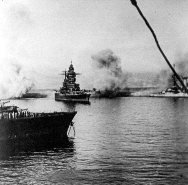 同日,停泊在西非奥兰和米尔斯克比尔等港口的法国舰队拒绝向英国海军