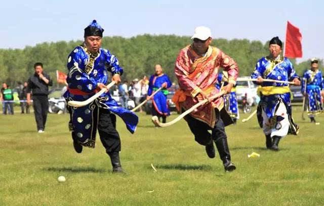 达斡尔族人打曲棍球