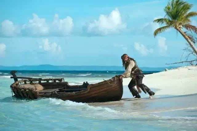 不负众望,杰克船长带着《加勒比海盗5》火热回归啦!
