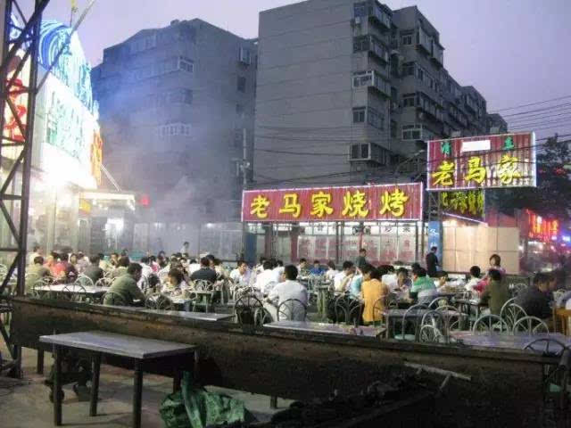 济南烧烤一条街图片