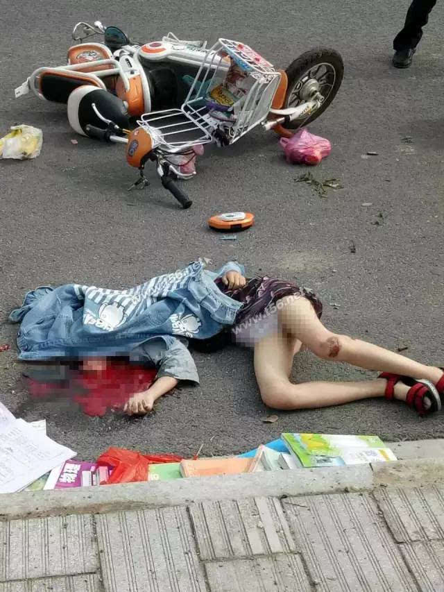 车祸年轻女子死亡现场图片