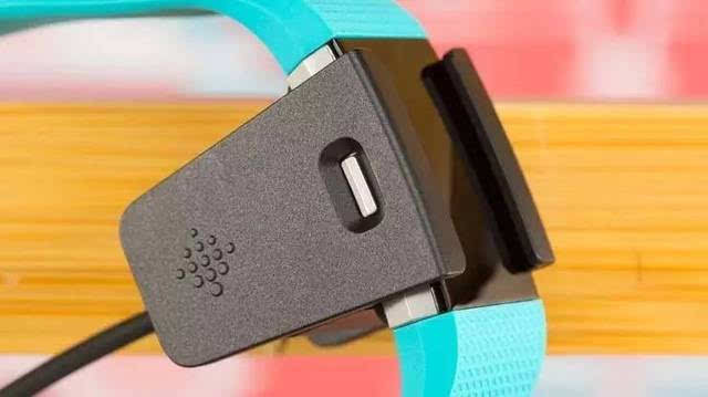 2017年最佳穿戴式智能健身追蹤器橫測之一 fitbit charge 2運動手環