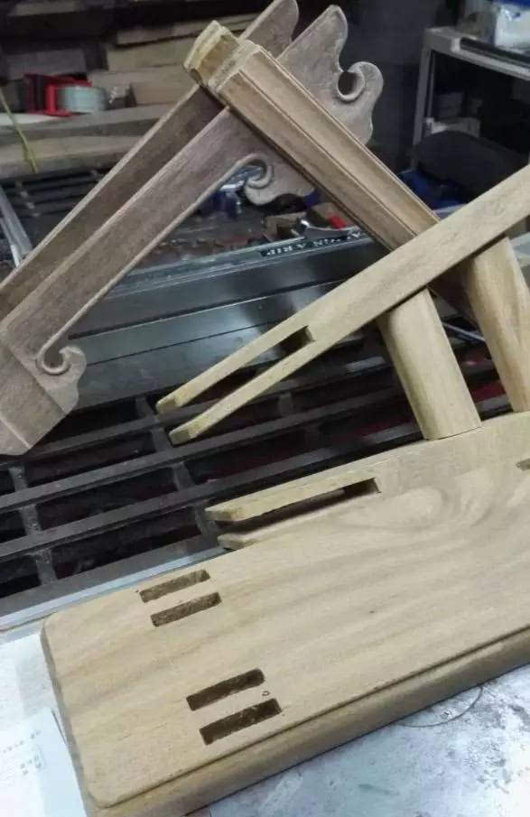 按照传统木匠四脚八叉凳制法口诀测算制作出来的明式小条凳制作