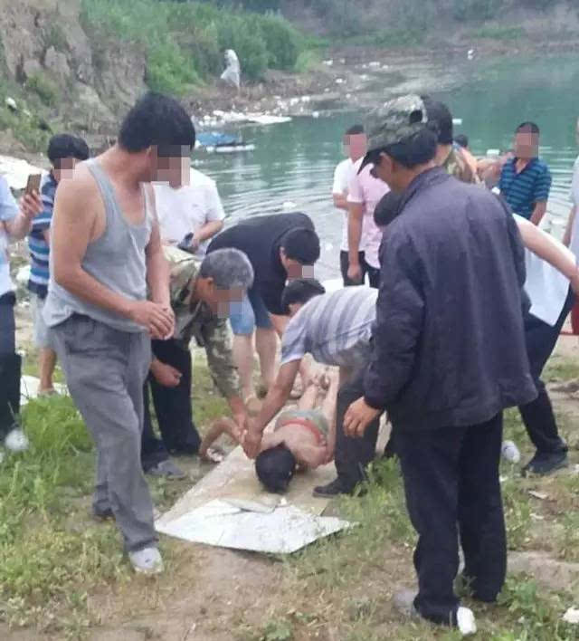 男青年洗澡溺亡图片