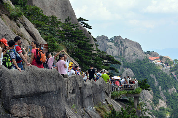 半價及以上優惠的景區名單如下: 5a景區: 黃山風景區(99元/人),九華山