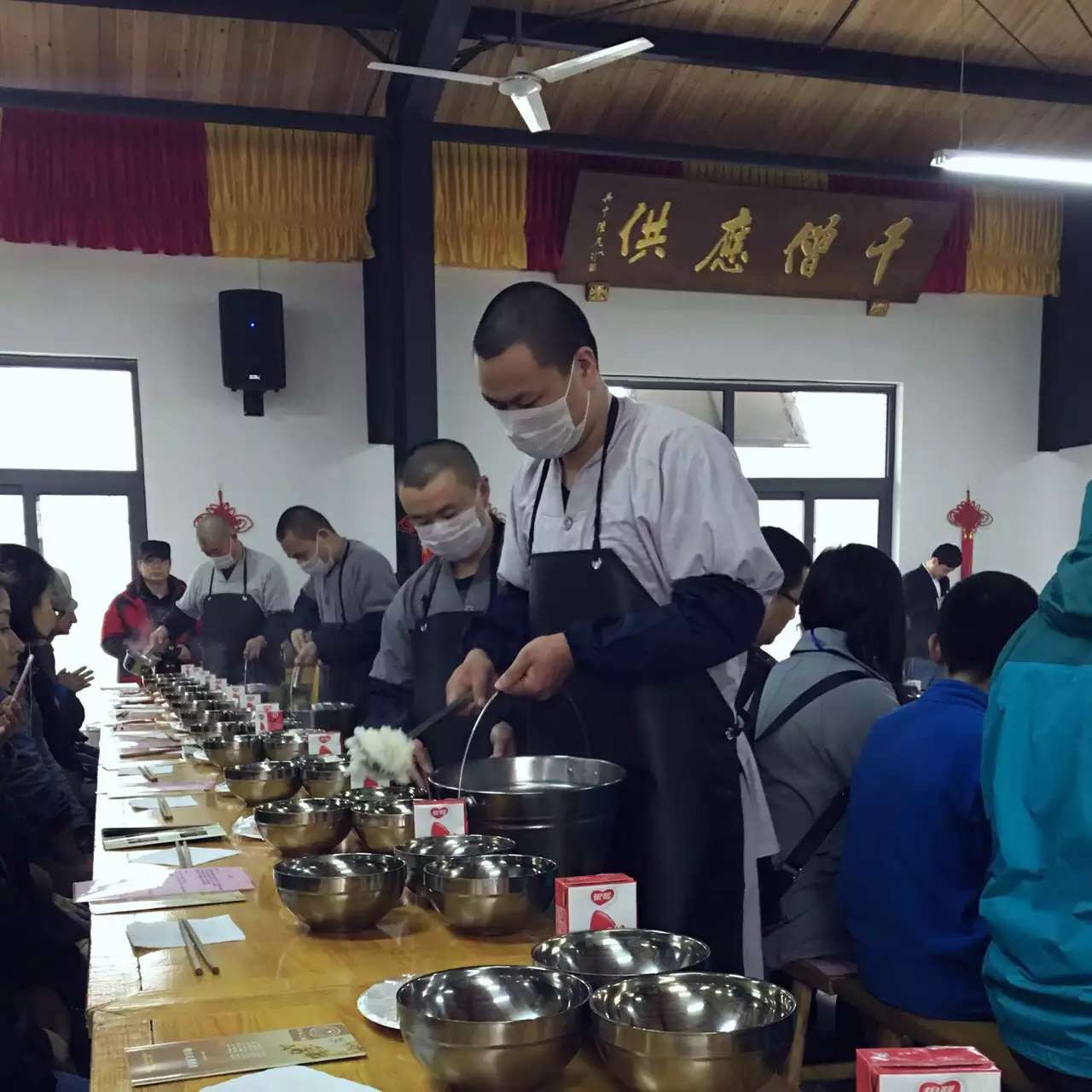 长三角旅游全媒体联盟成员今日体验雪窦寺斋饭