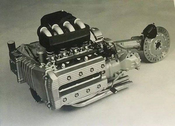 1983年宝马第一款摩托四缸发动机动力总成