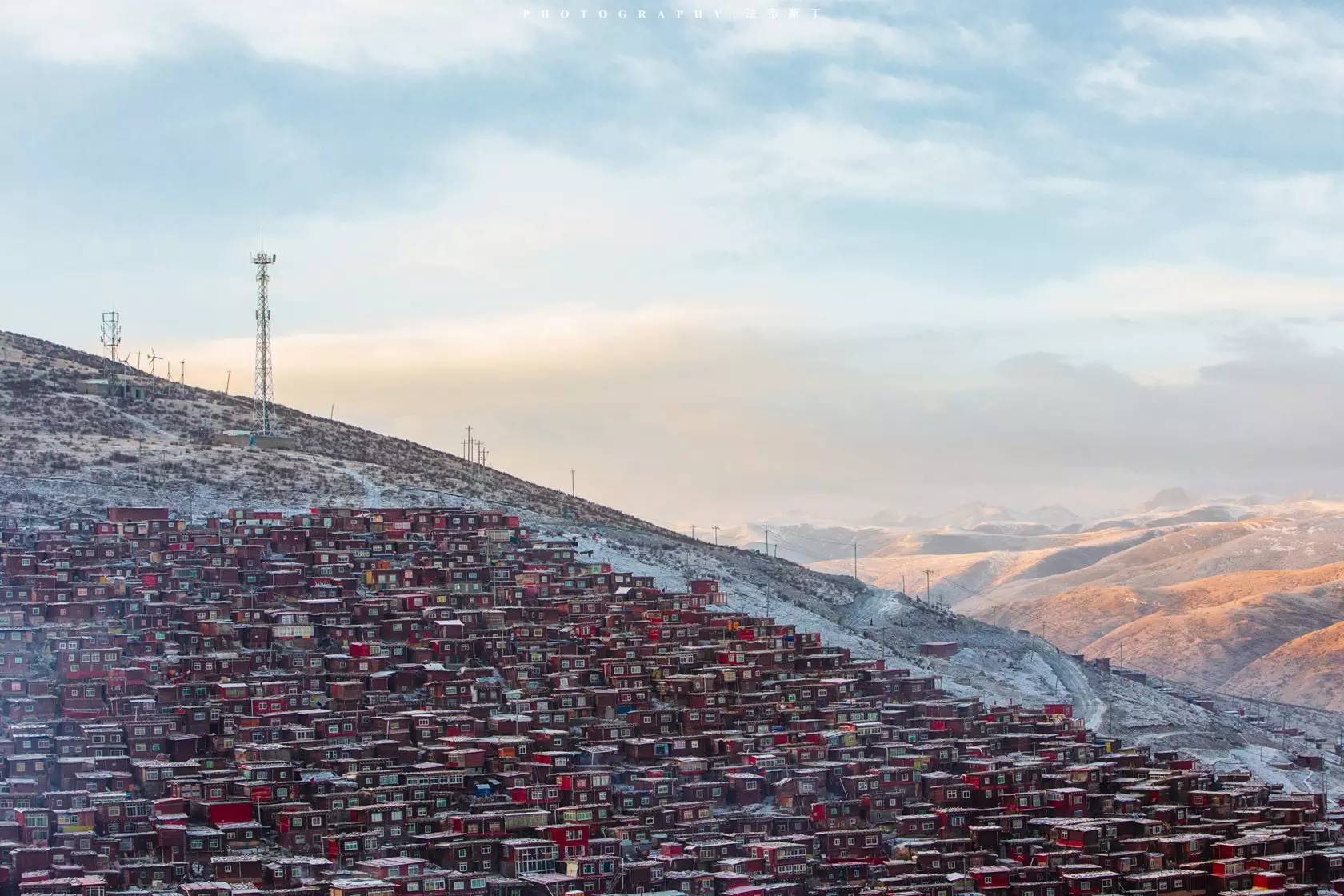 旅游 正文 很早就知道色达,然后就很想去看看大雪中的佛学院是什么