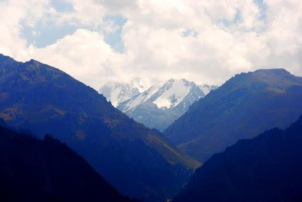 新疆實拍水怪出沒的天山天池美景