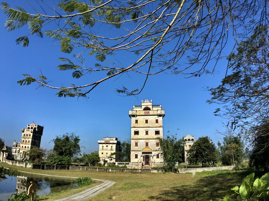 自力村,开平赤坎最早开放的碉楼景点,现在村里居民大都搬走了.