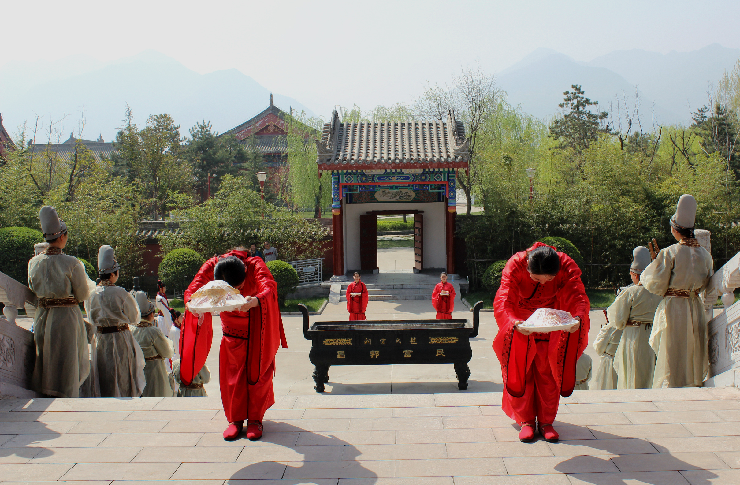 民俗文化遍三秦 财神庙里祭祖忙