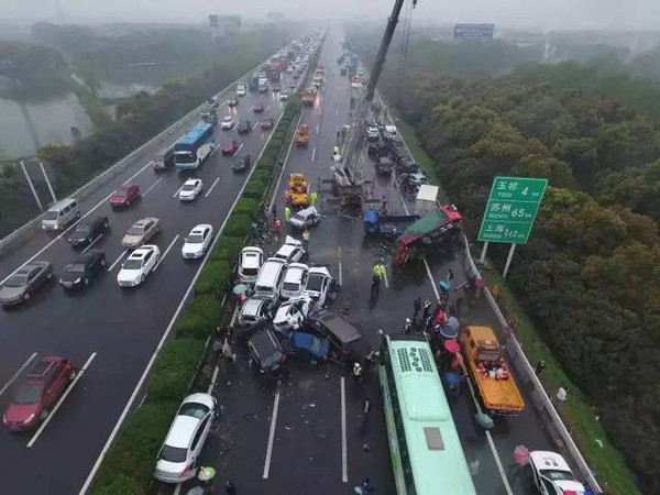沪蓉高速车祸图片