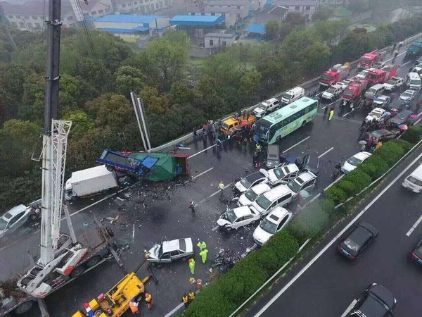 沪蓉高速车祸今天刚刚图片