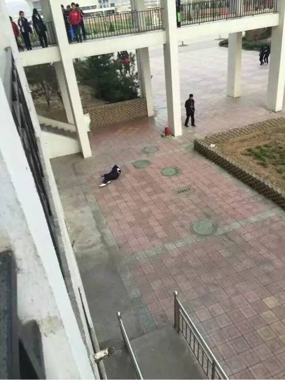 广汉中学学生坠楼图片