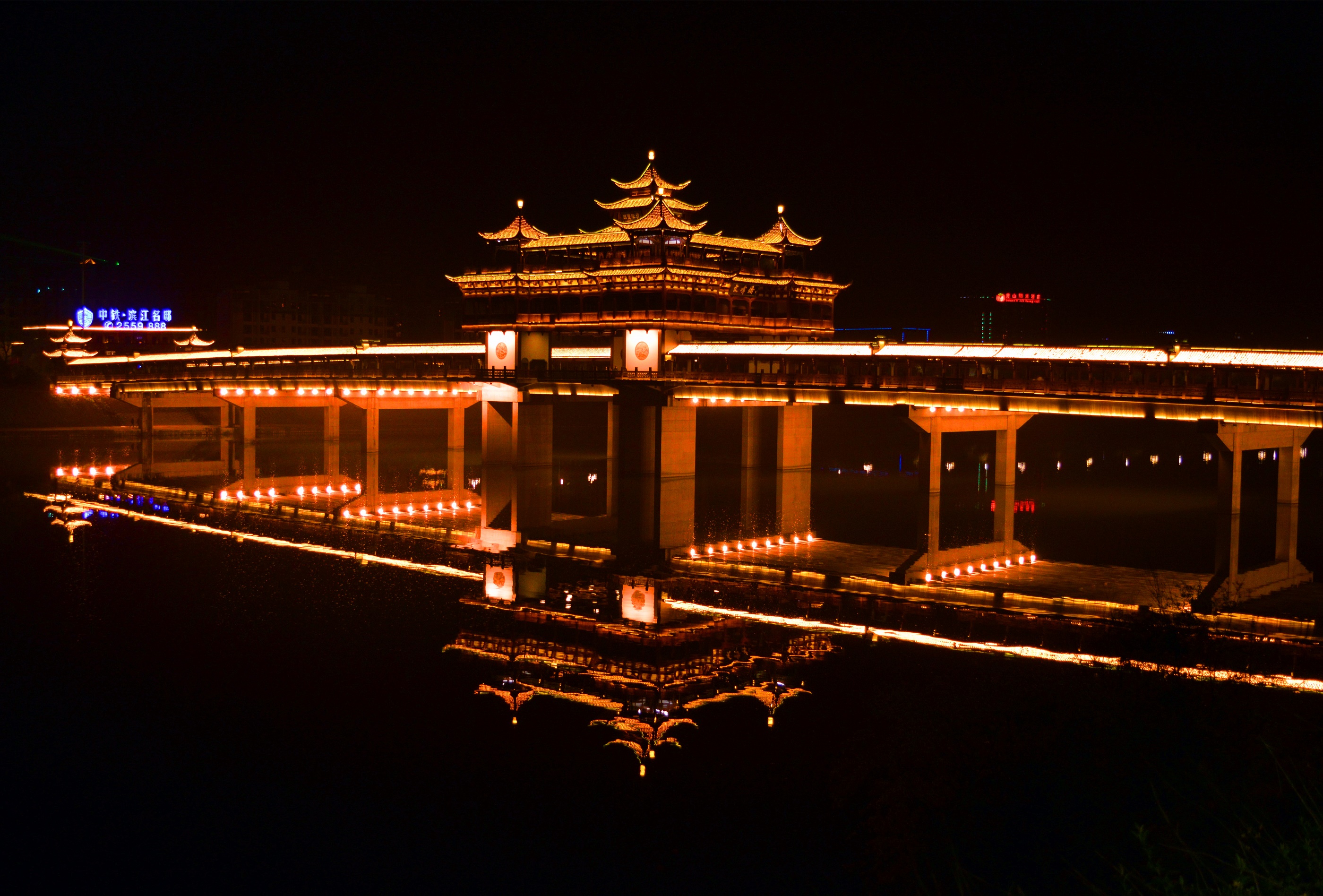 黎阳in巷夜景图片