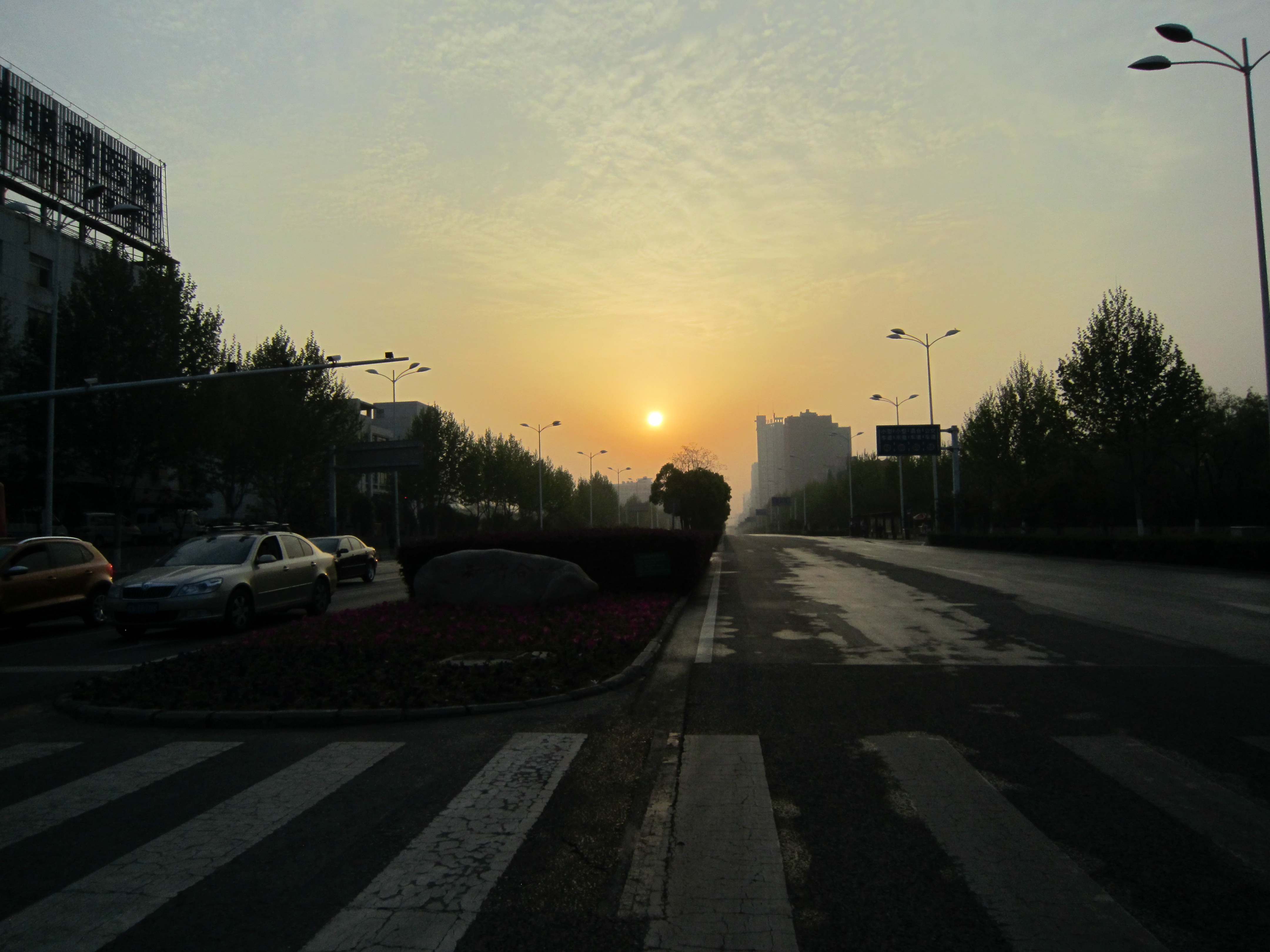 合肥:早晨六點冉冉升起的太陽